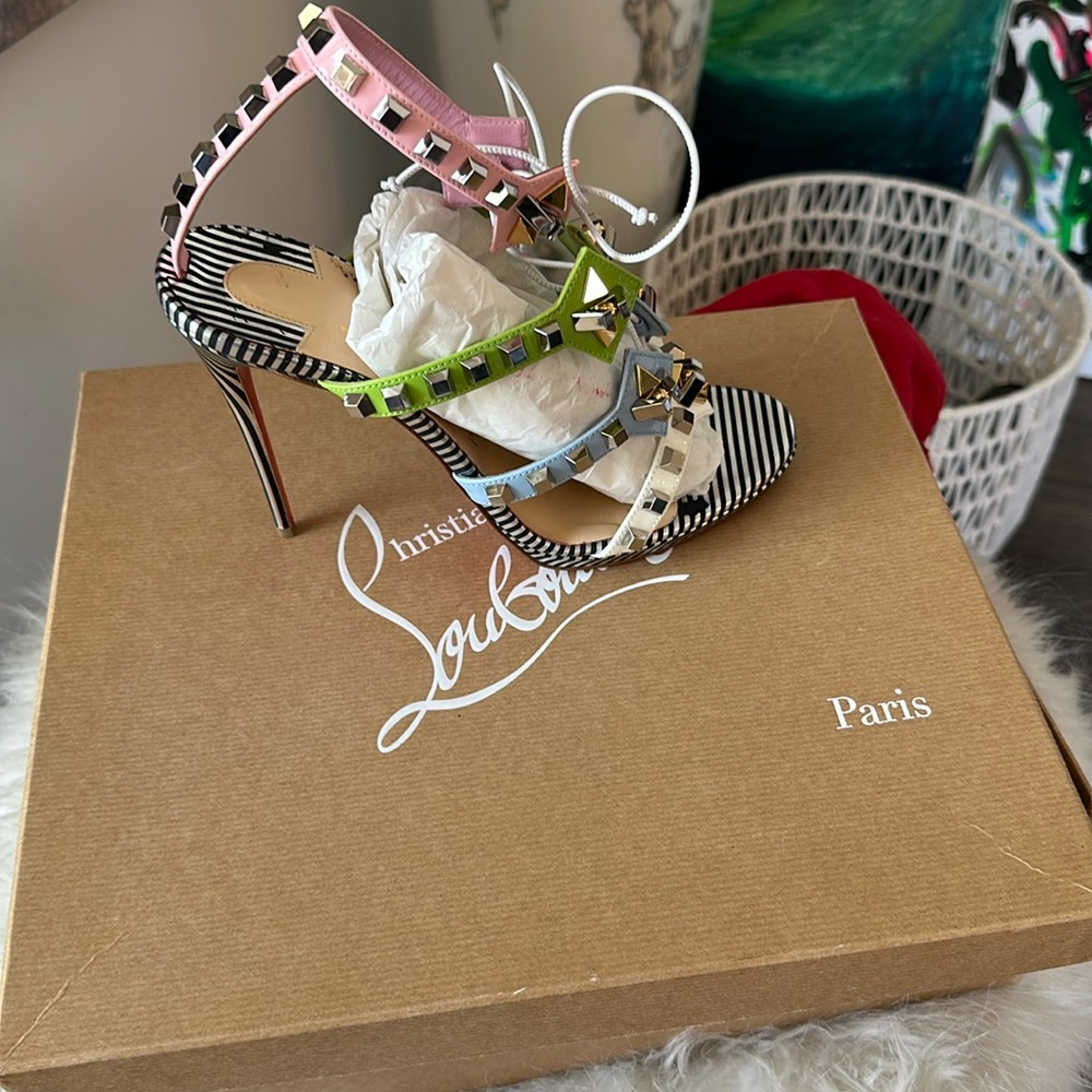 Christian Louboutin size 40 worn only twice with original box and shoe bags - Picture 1 of 10